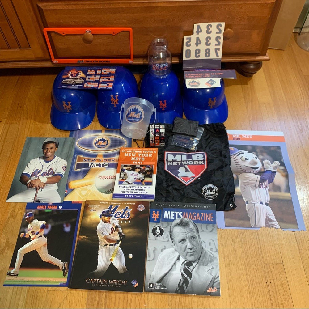 New York Mets Gift Set of Collectable Merchandise
